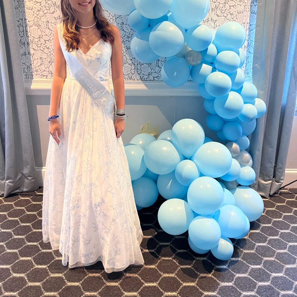 Formal dresses - Picture 10 of 11